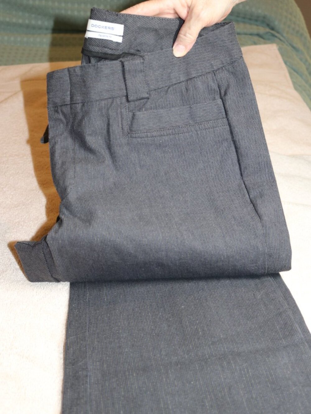 Women Dockers Favorite Fit gray w/pinstripe dress pant size 8